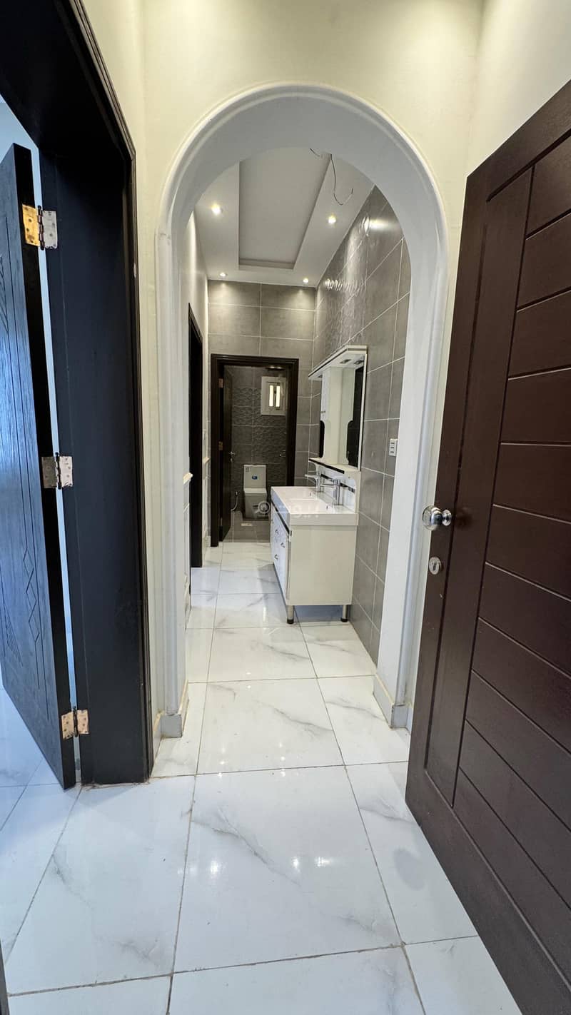 5 bedroom apartment in Al Sawari, Jeddah 8