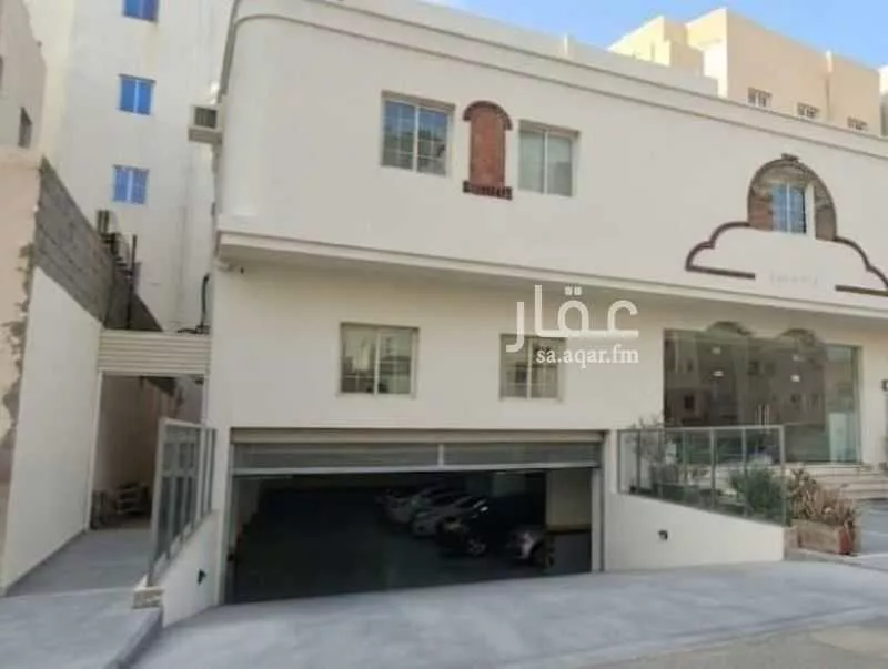 11 bedroom warehouse in Batha Quraysh, Makkah