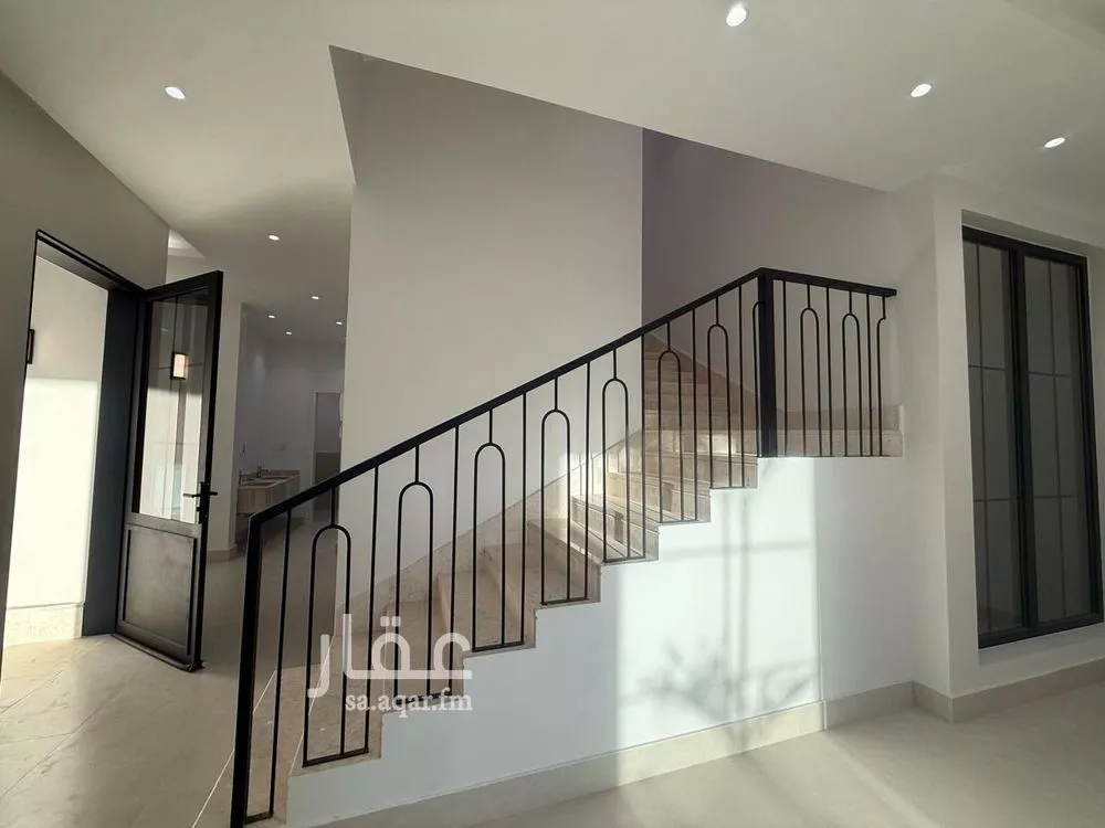 5 bedroom villa in Al Mahdiyyah 2