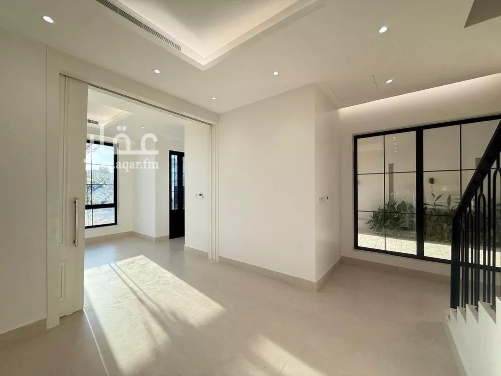 5 bedroom villa in Al Mahdiyyah 4