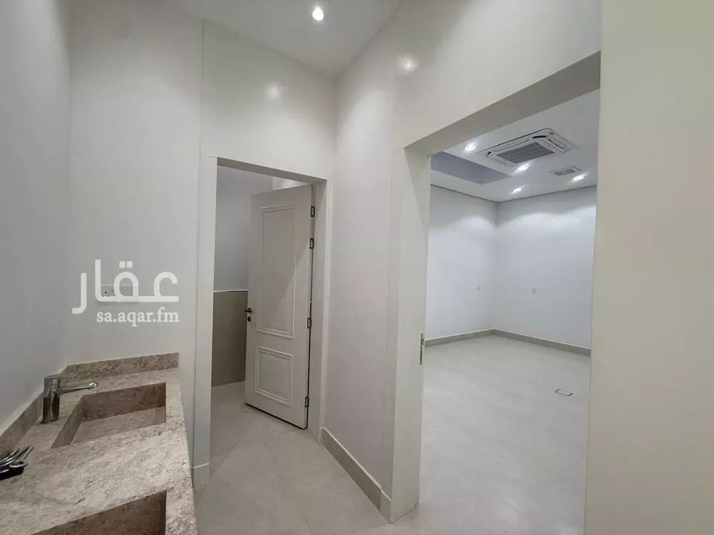 5 bedroom villa in Al Mahdiyyah 8