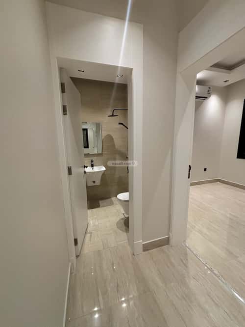 شقة 4 غرف في الملقا 5