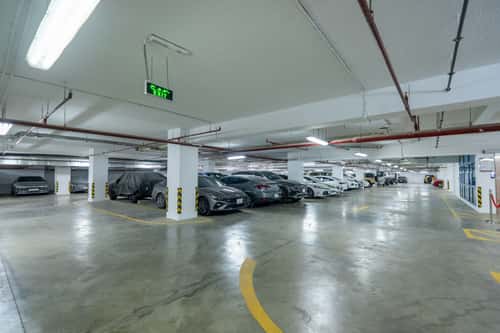 9000 sqm office in As Suwaidi 3