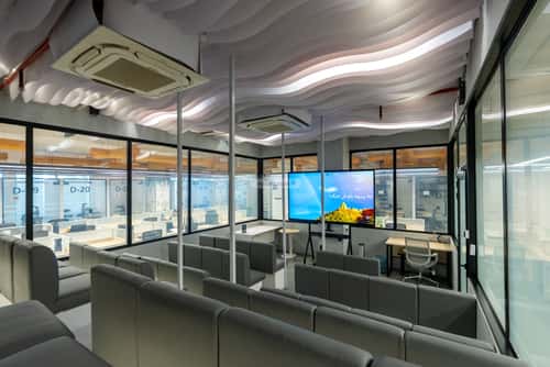 9000 sqm office in As Suwaidi 1