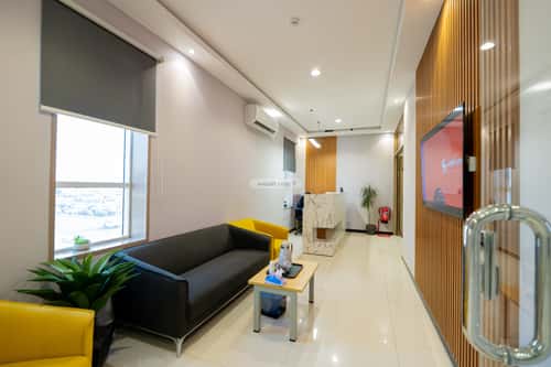 مكتب 884 م² في العارض 4