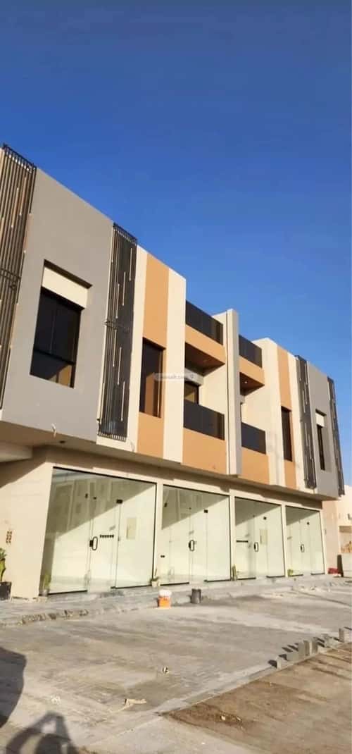 محل 625 م² في العارض 4
