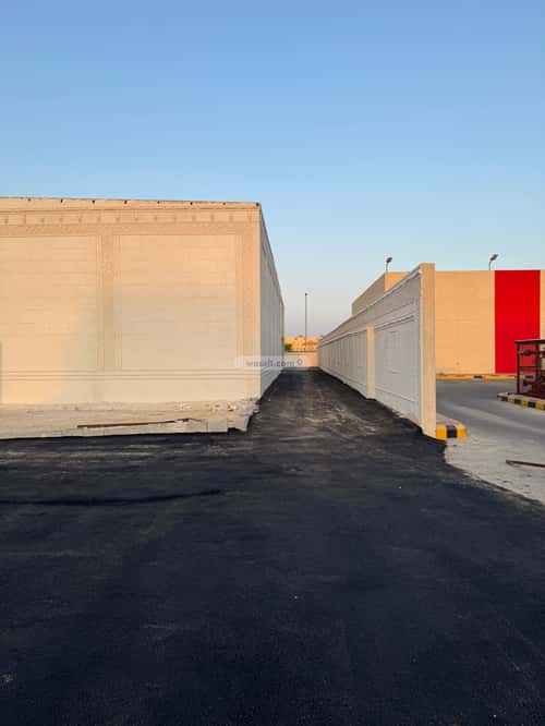 215 sqm shop in Al Safaa 4