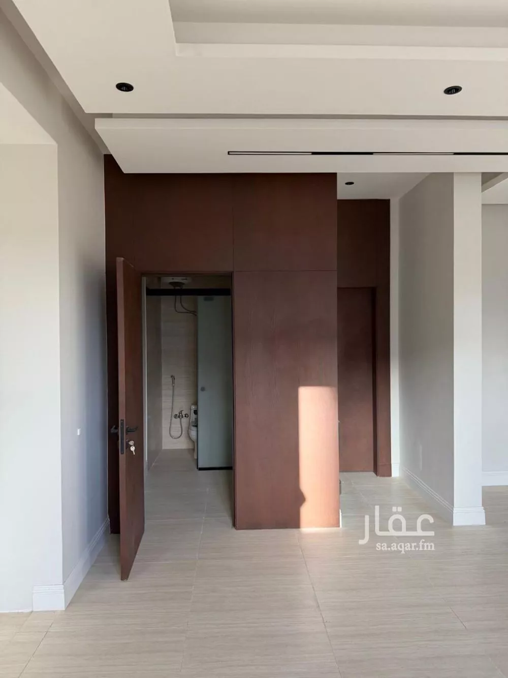 فيلا 5 غرف في العارض 18
