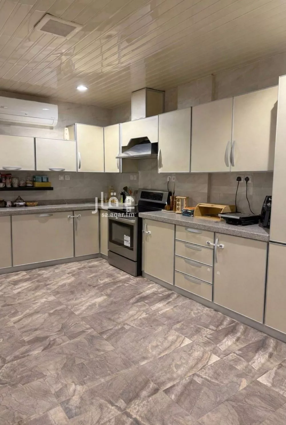 3 bedroom apartment in Al Malqa 2
