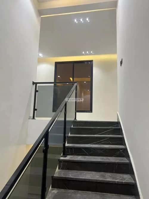 5 bedroom villa in Al Janadriyah 3