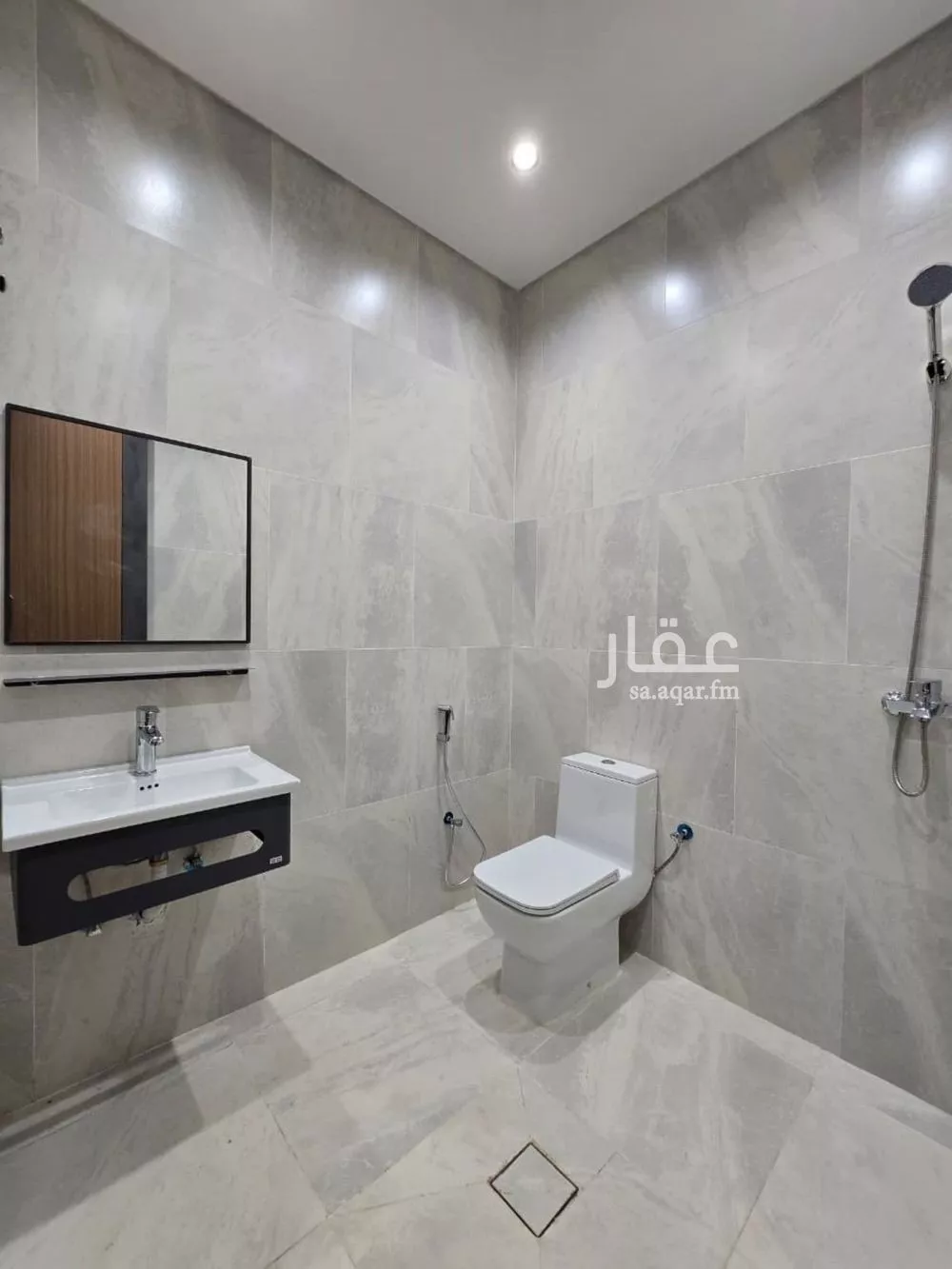 6 bedroom apartment in Al Rashidiyyah 3