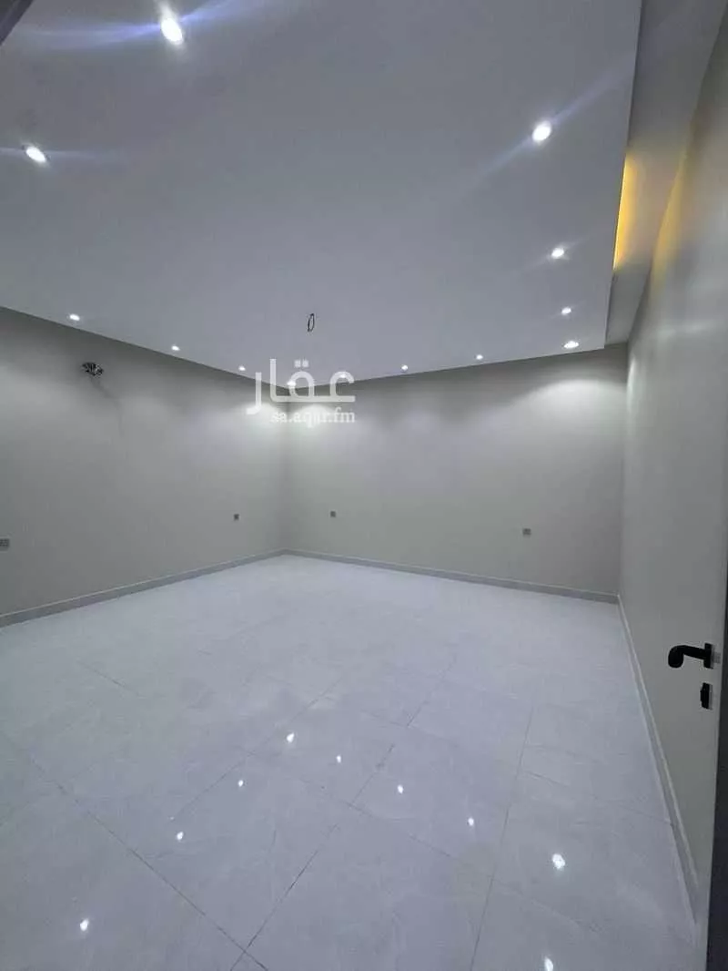 6 bedroom apartment in Al Buhayrat 8