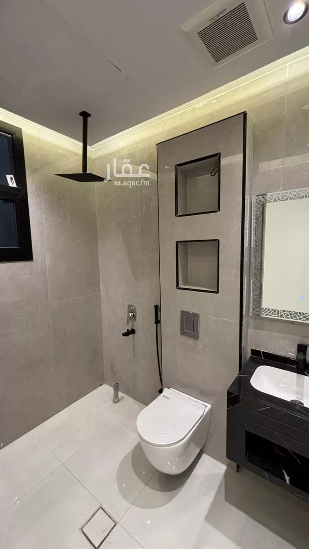 4 bedroom apartment in Al Difa 12