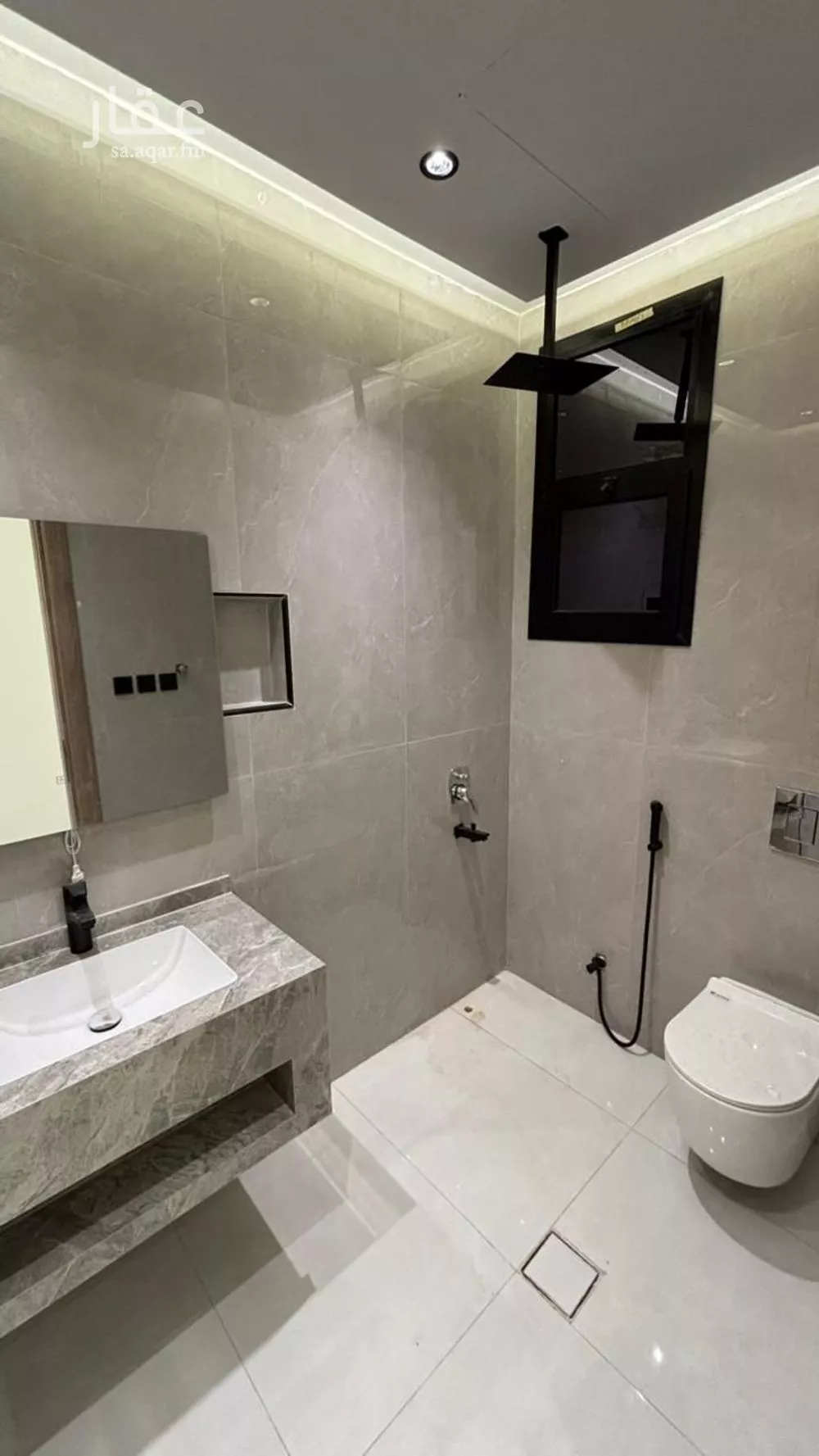 4 bedroom apartment in Al Difa 9