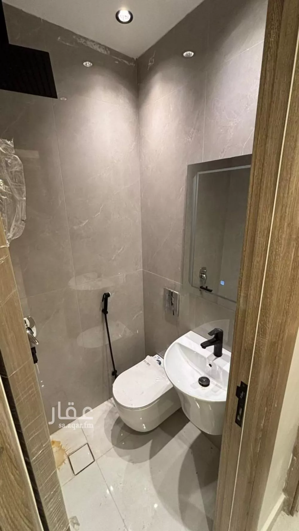 4 bedroom apartment in Al Difa 10