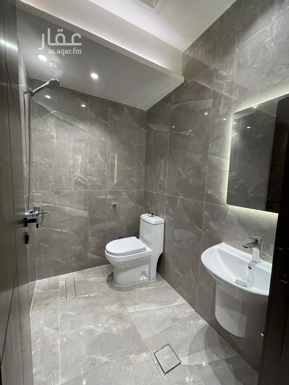 4 bedroom apartment in Batha Quraysh 9