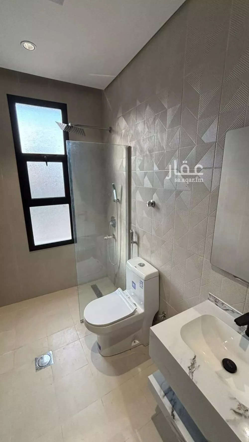 4 bedroom apartment in Al Aziziyah 6