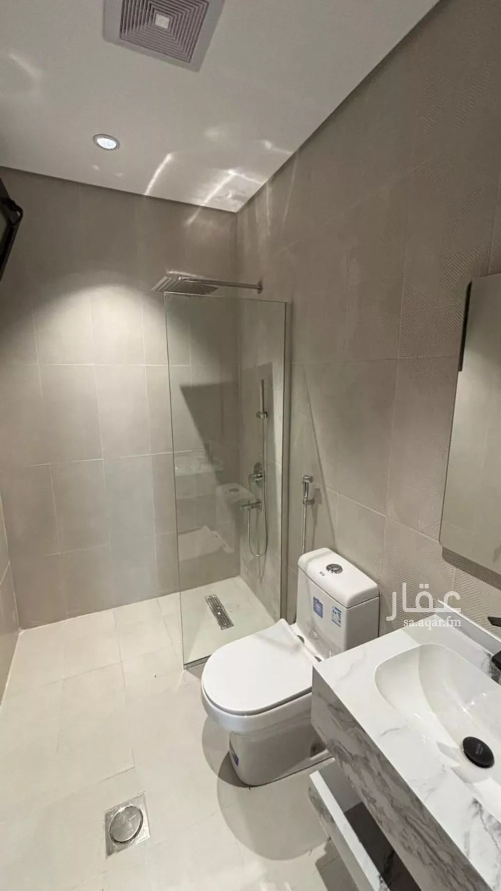 4 bedroom apartment in Al Aziziyah 7