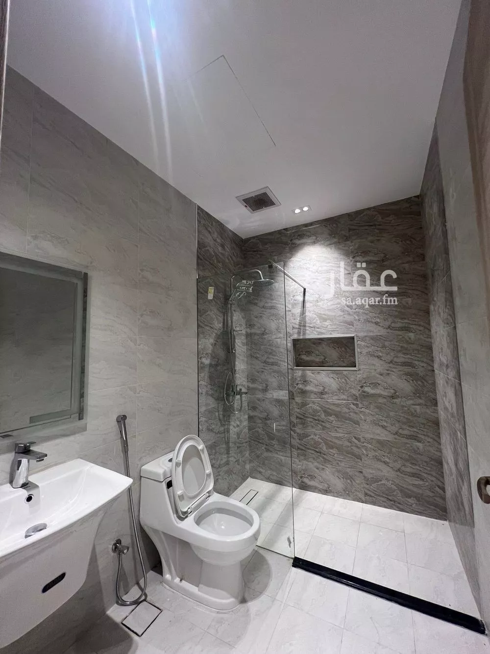 شقة 5 غرف في بطحاء قريش 7