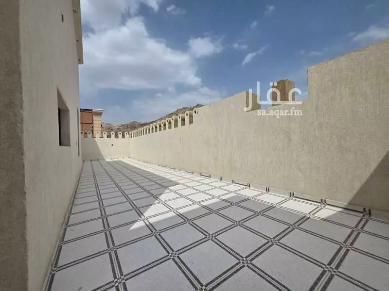 شقة 5 غرف في بطحاء قريش 9