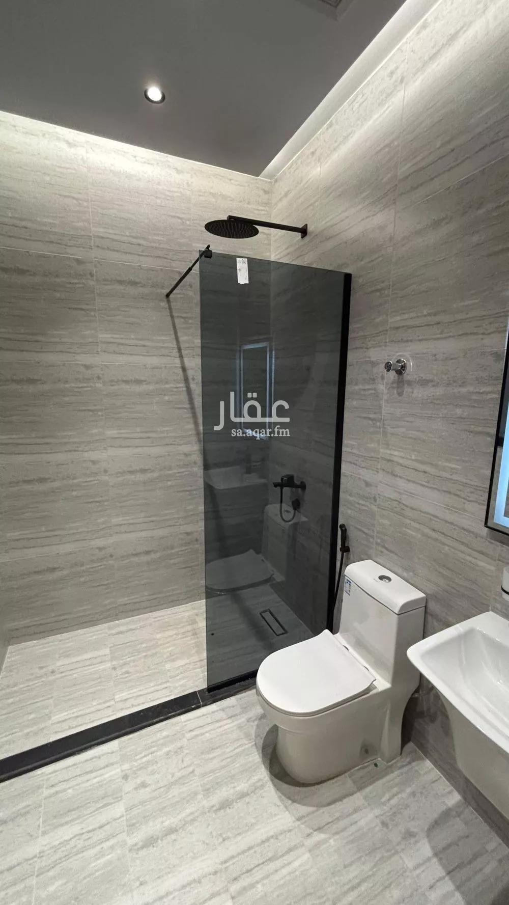 5 bedroom apartment in Al Difa 13