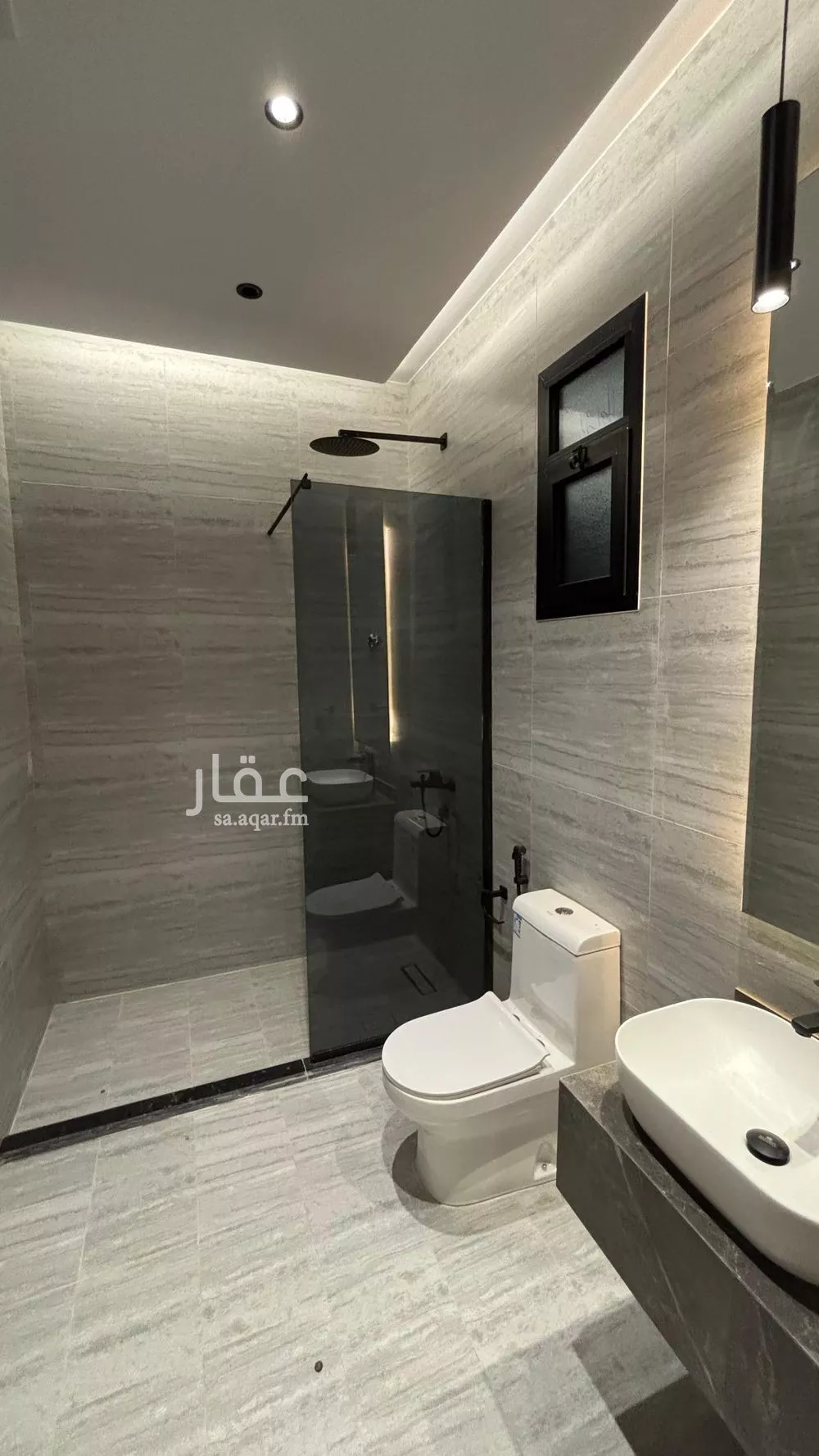 5 bedroom apartment in Al Difa 9