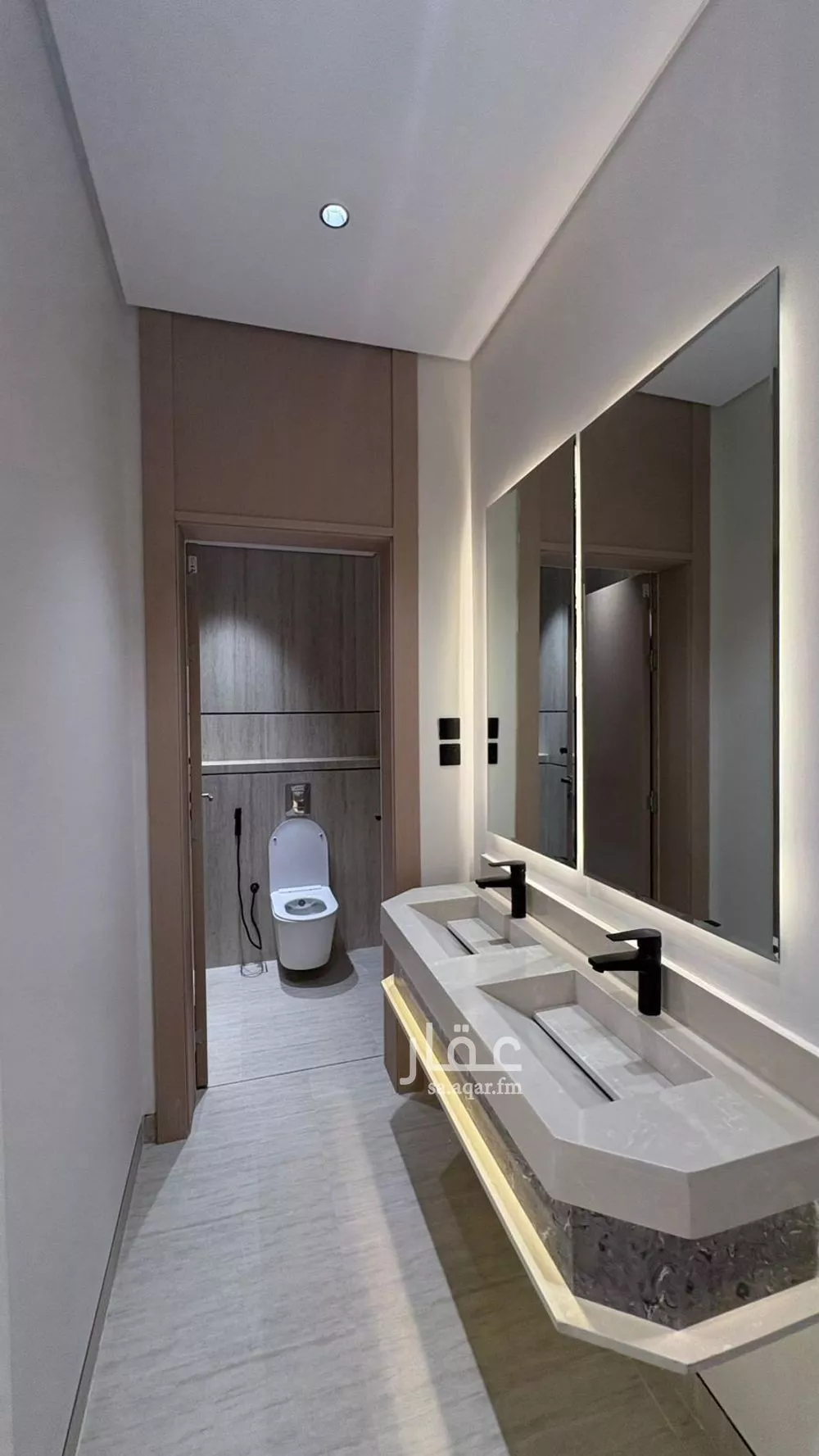 5 bedroom apartment in Al Difa 12