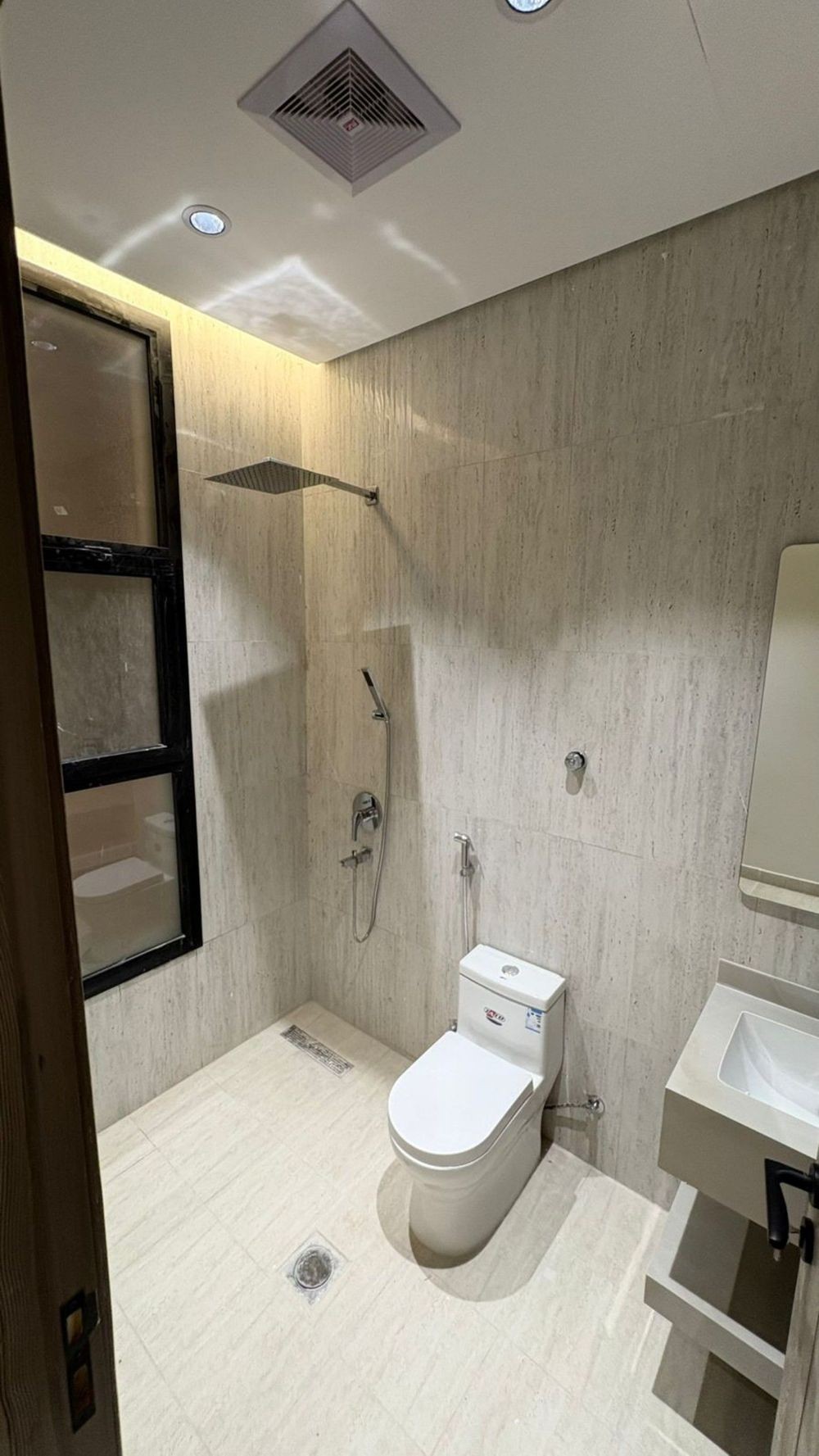 5 bedroom apartment in Warqan, Madinah 11