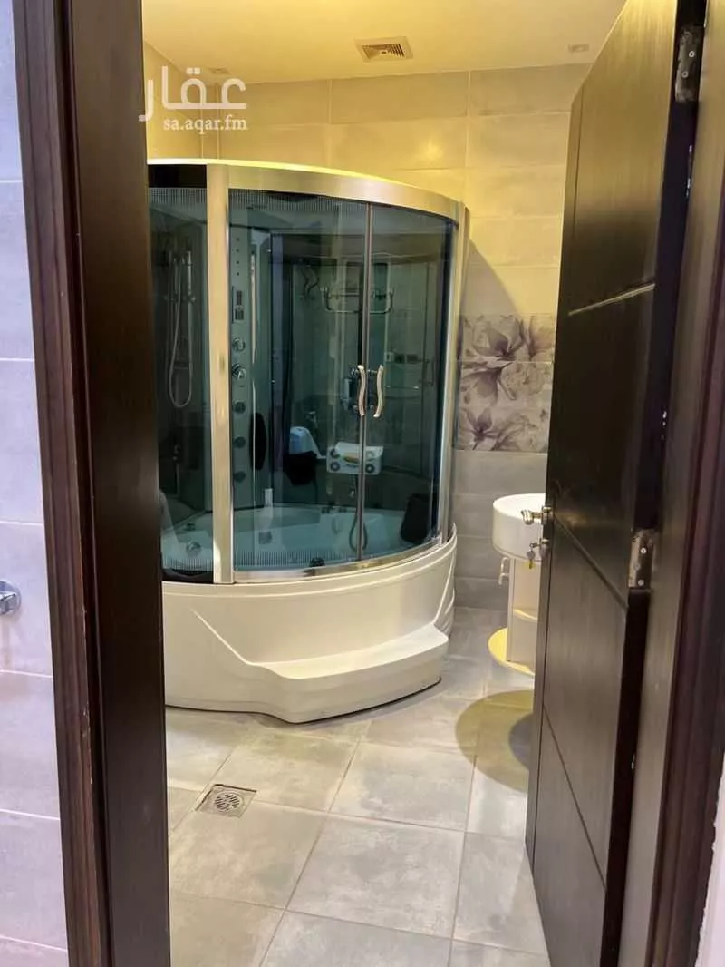 6 bedroom floor in King Fahd 10