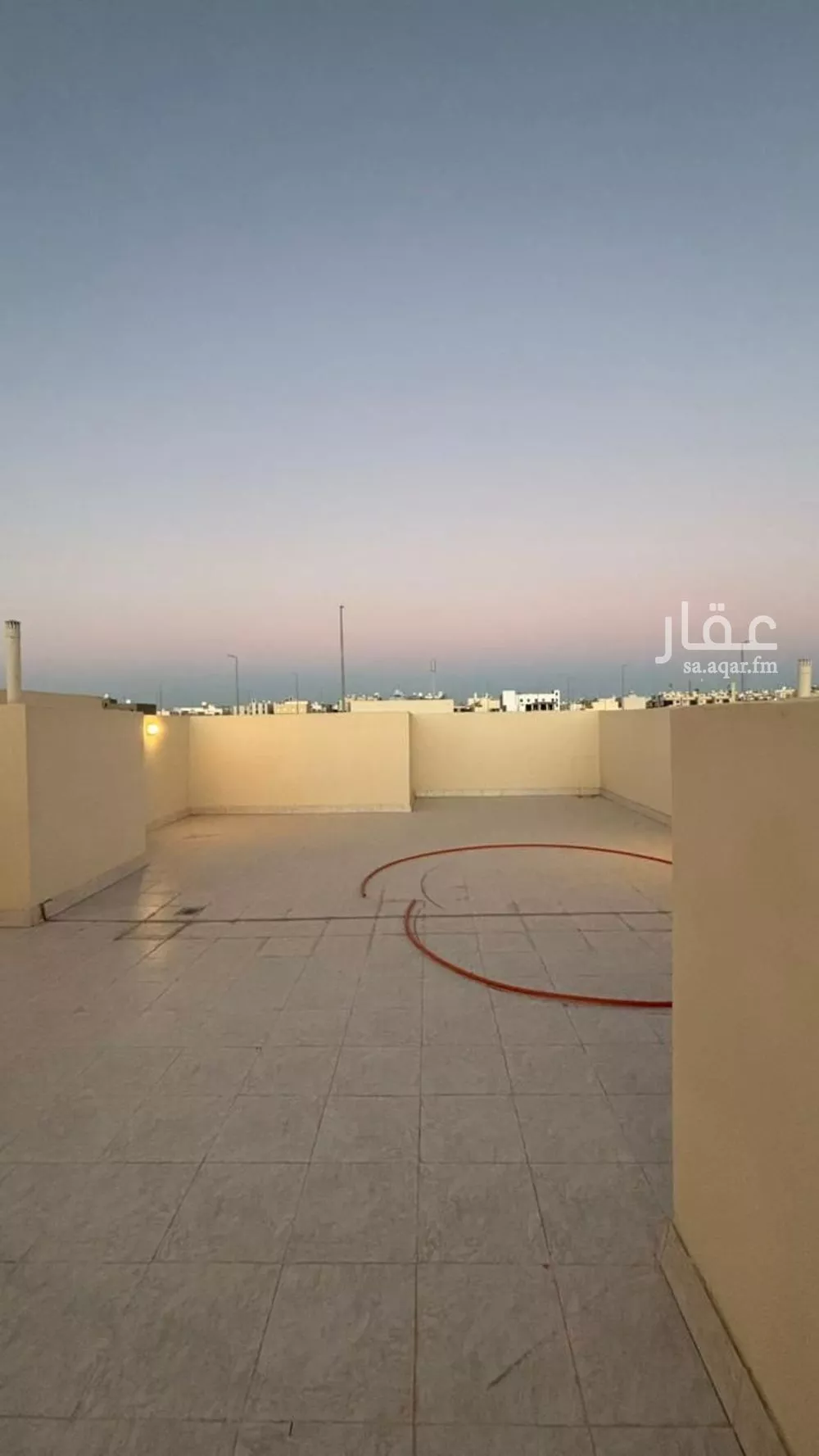 دور 5 غرف في نبلاء 10