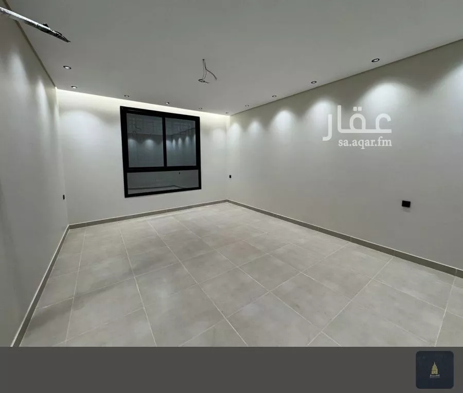 عمارة 592 م² في الملك فهد 12