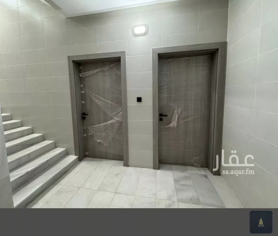 عمارة 592 م² في الملك فهد 15