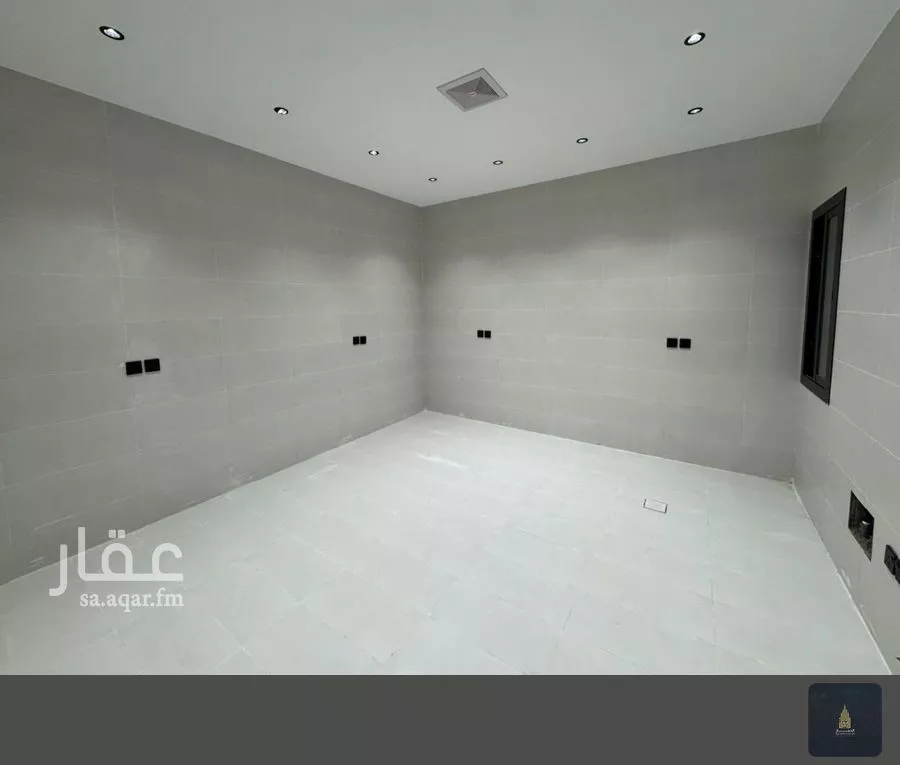 عمارة 592 م² في الملك فهد 9