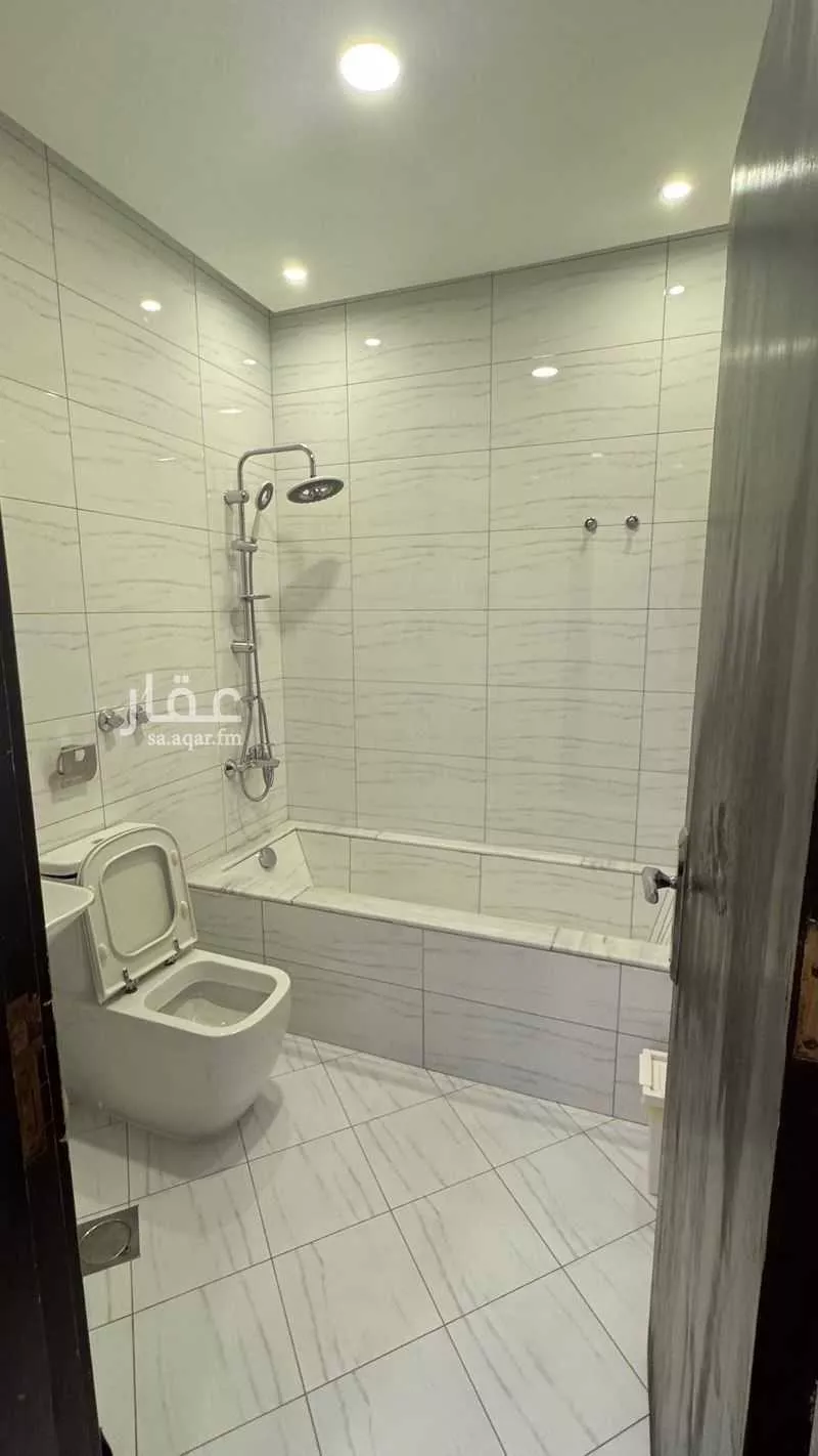 3 bedroom apartment in Al Qusur 11