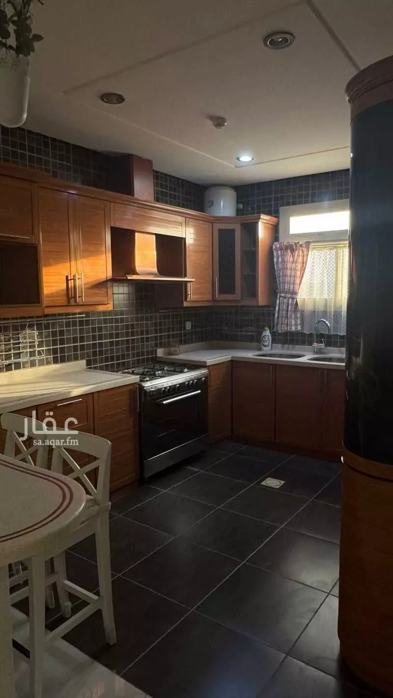 3 bedroom apartment in Al Qusur 4