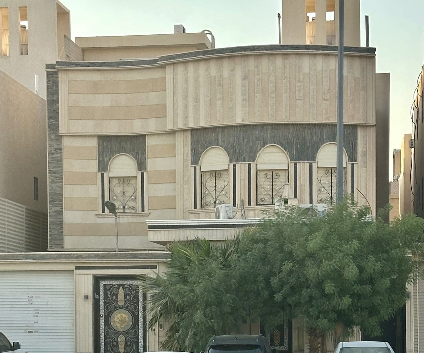 فيلا  في المونسية 2