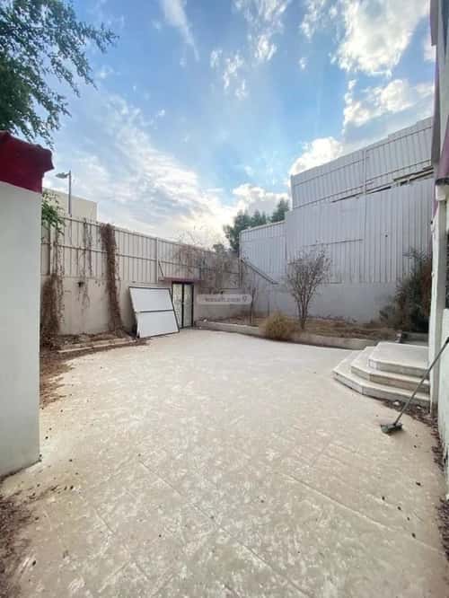 7 bedroom villa in Al Malaz 8