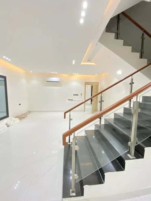 6 bedroom villa in Al Uraija Al Gharbi 2