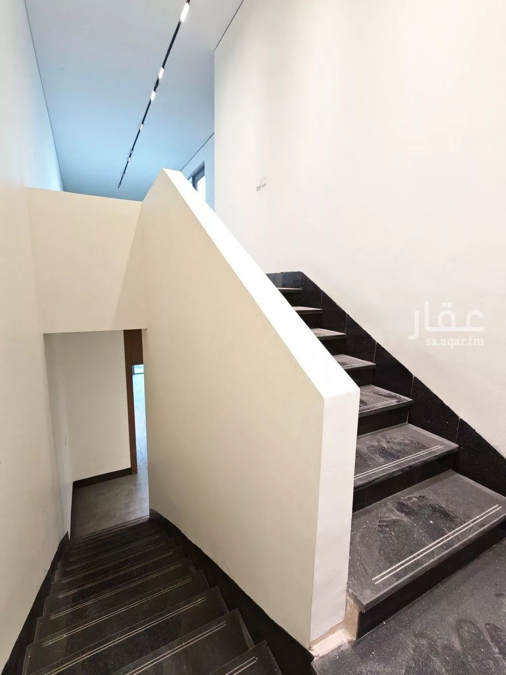 4 bedroom villa in Al Nuzhah, Eastern Province 9