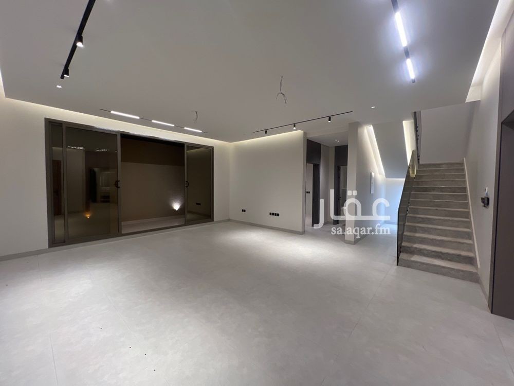 5 bedroom villa in Granada, Riyadh 9