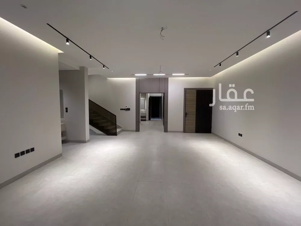 5 bedroom villa in Granada, Riyadh 11