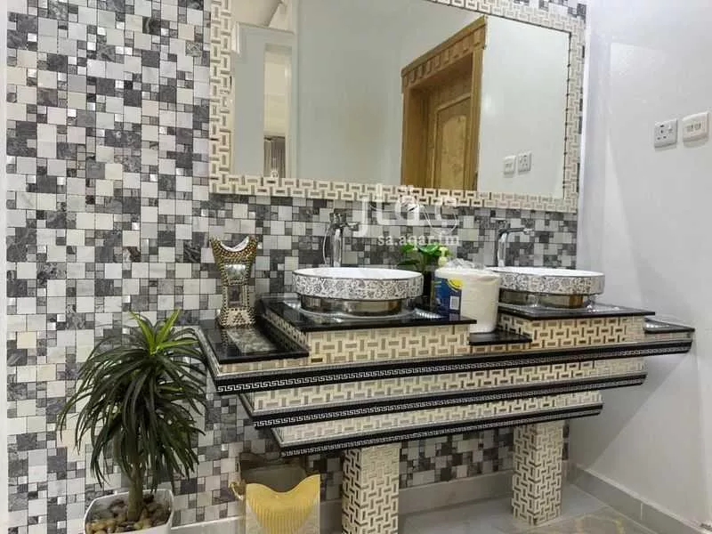 5 bedroom villa in Qurtubah, Riyadh 9