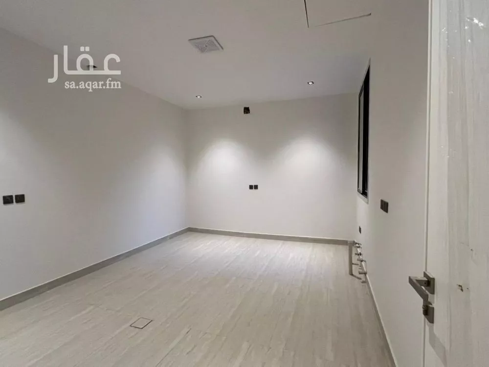 فيلا 5 غرف في عكاظ، الرياض 4
