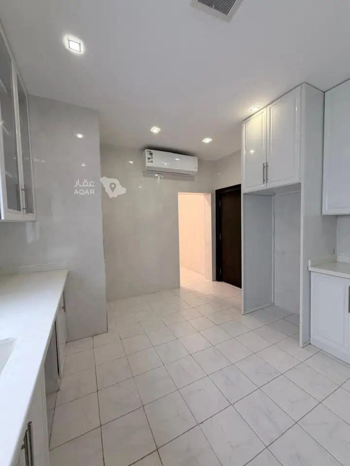 5 bedroom apartment in Al Rawabi, Madinah 6
