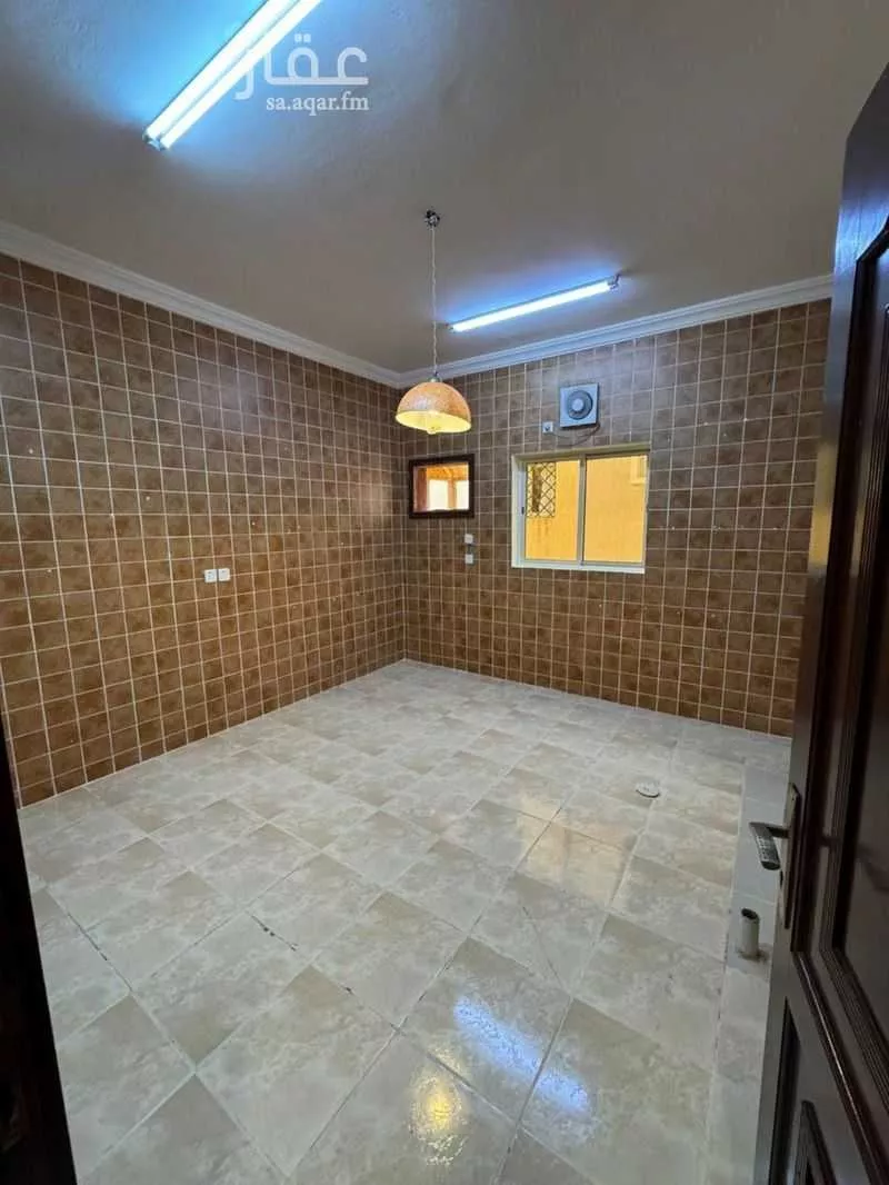 690 sqm building in Al Hamdaniyah 11