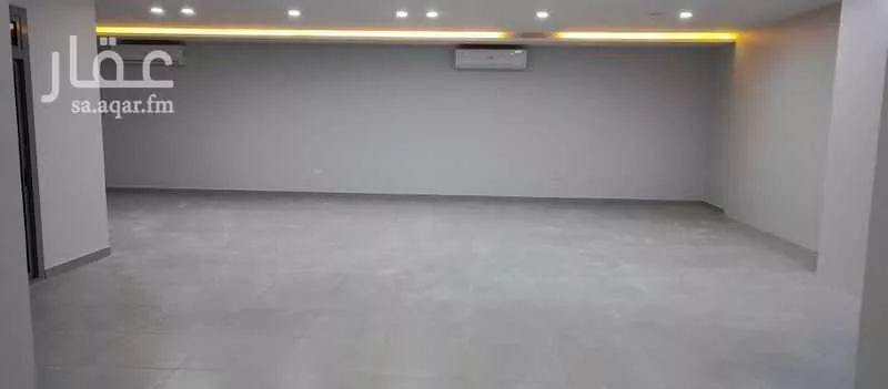 مستودع 415 م² في الياقوت 4