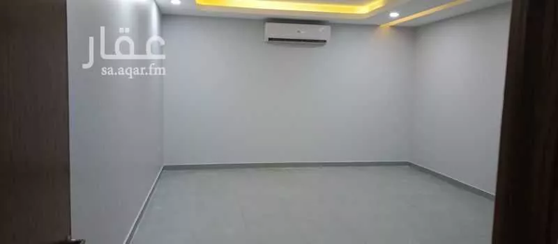 مستودع 415 م² في الياقوت 8