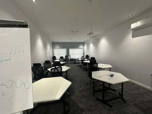 عقار  في الربيع، الرياض 9