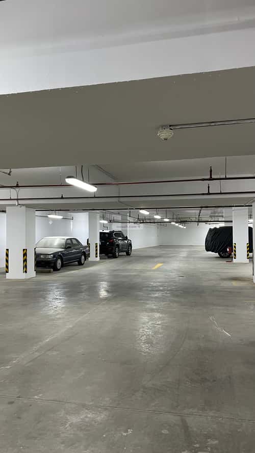 9000 sqm office in As Suwaidi 2