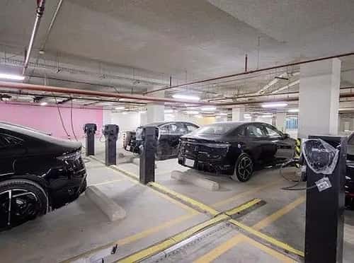 9000 sqm office in As Suwaidi 3